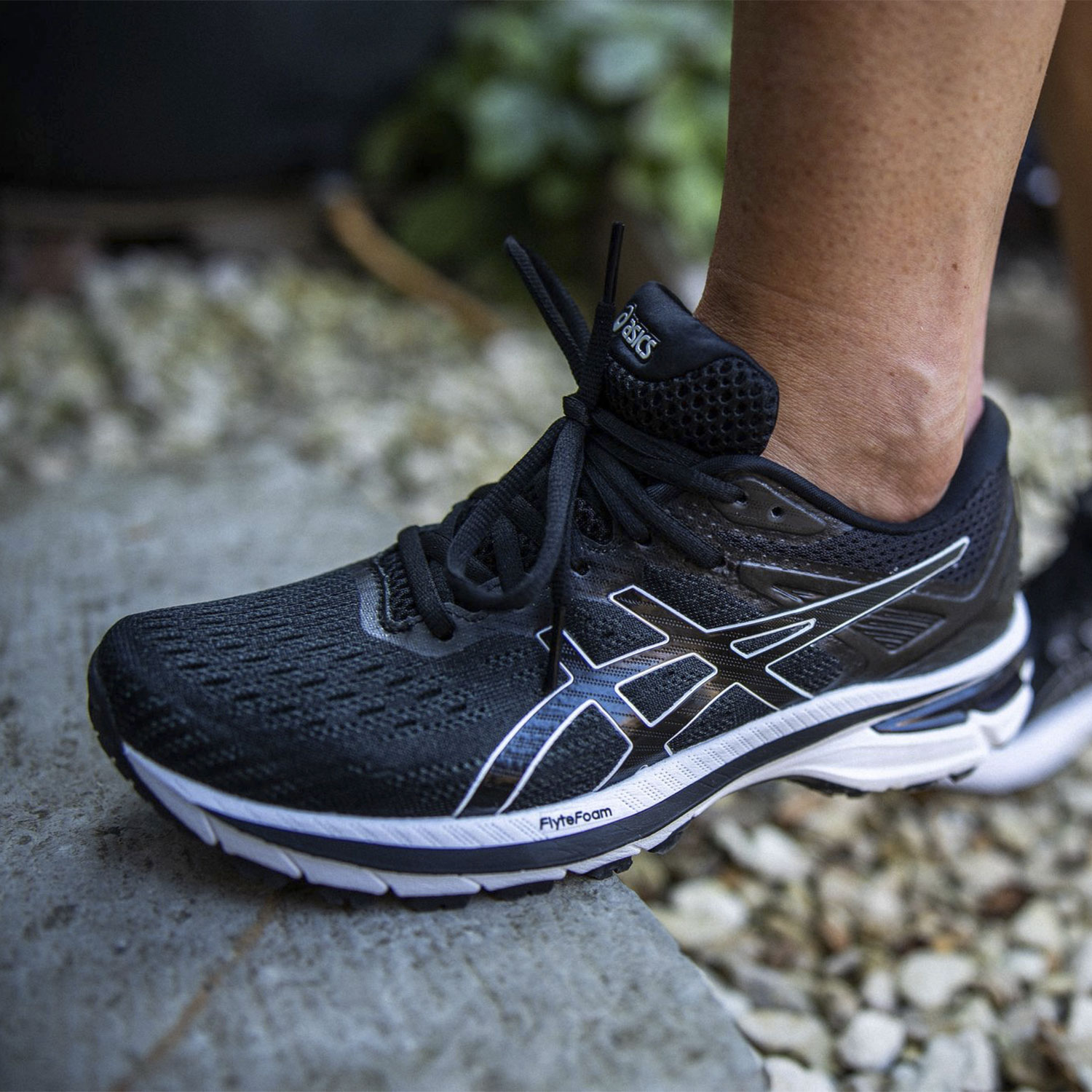 asics gt 2000 black