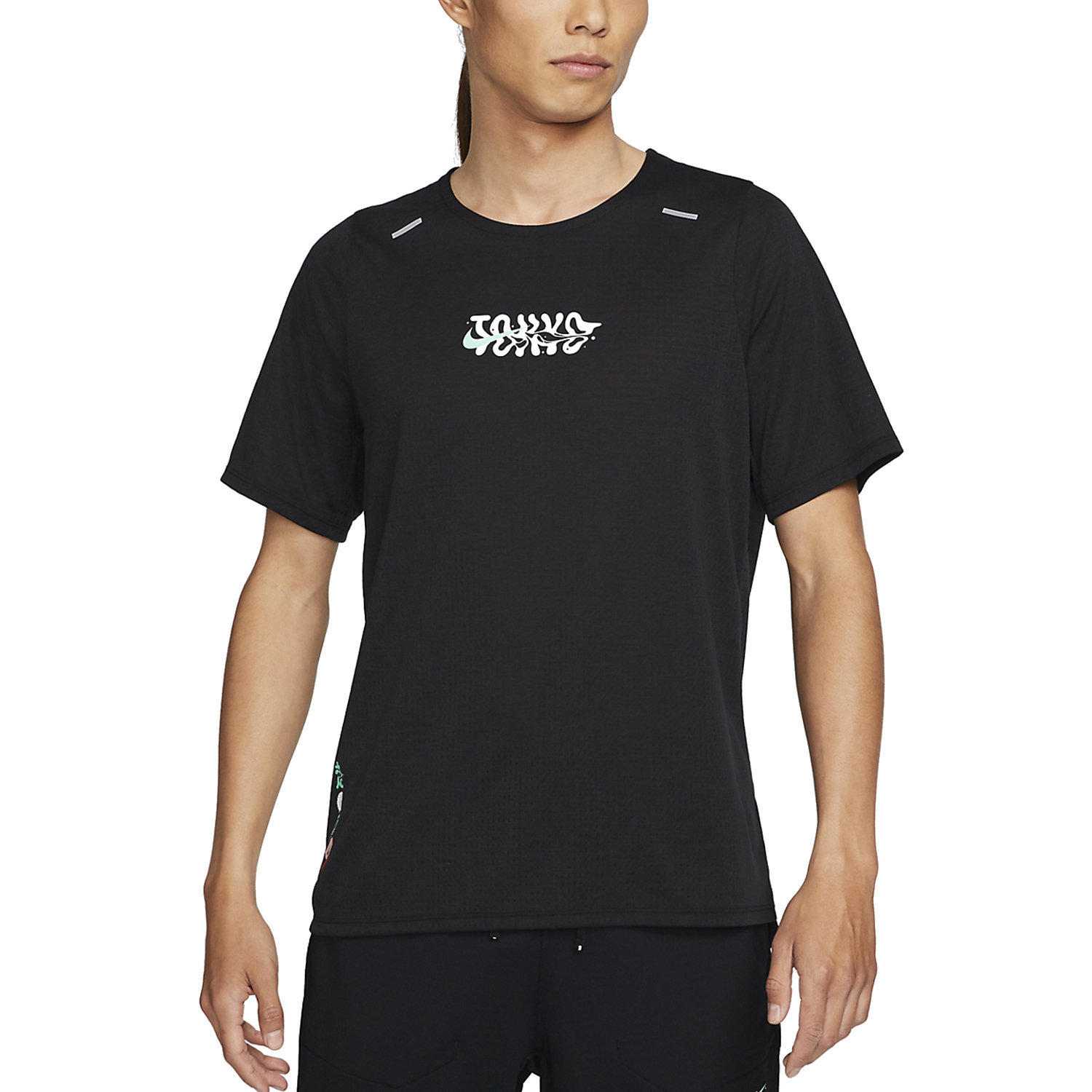 Nike Running Division белая футболка. Nike Rise 365 Run Division short Sleeve Running Top da1305 447. Nike Tokyo. Мужчина в одежде найк.