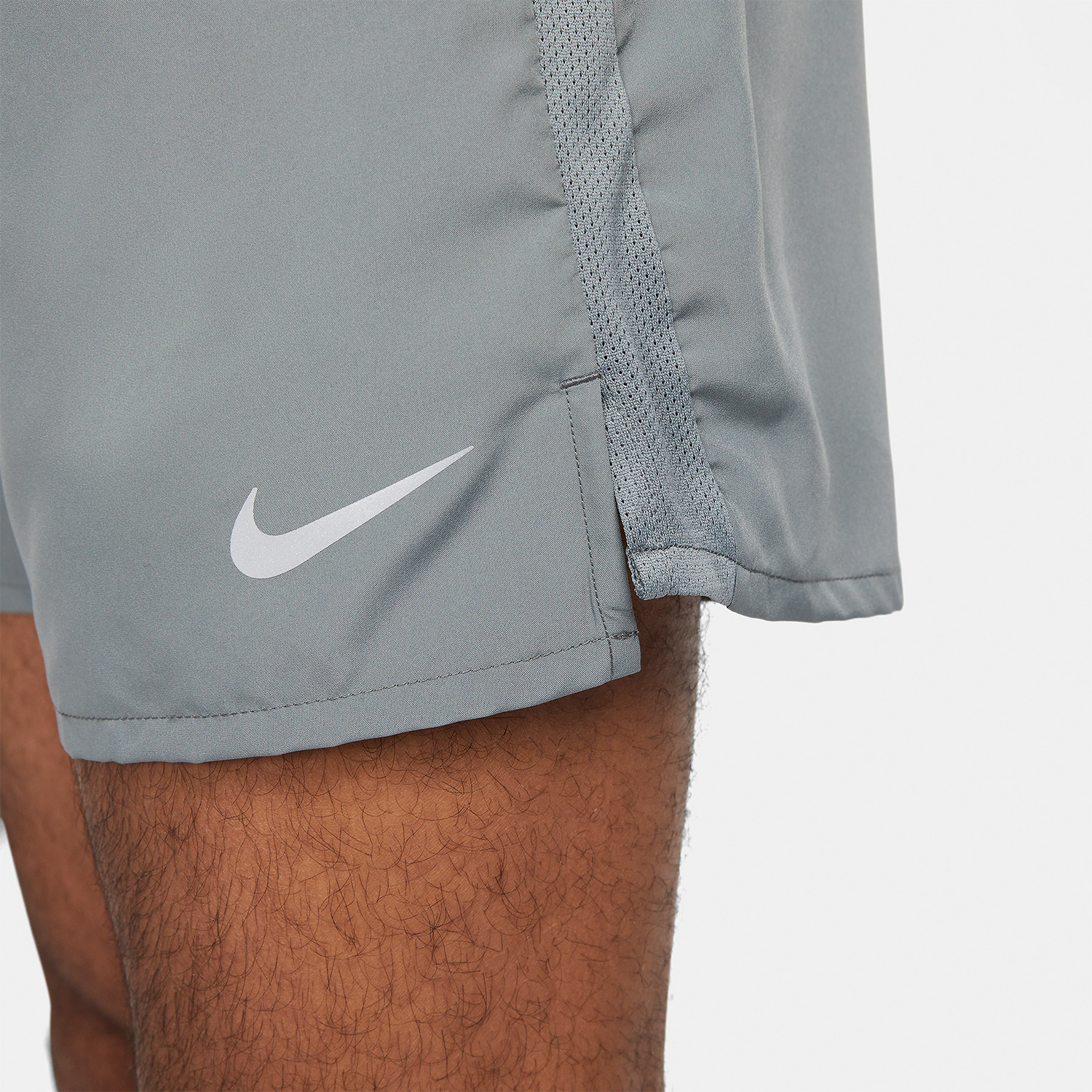 Nike Challenger 5in Pantaloncini - Smoke Grey/Reflective Silver