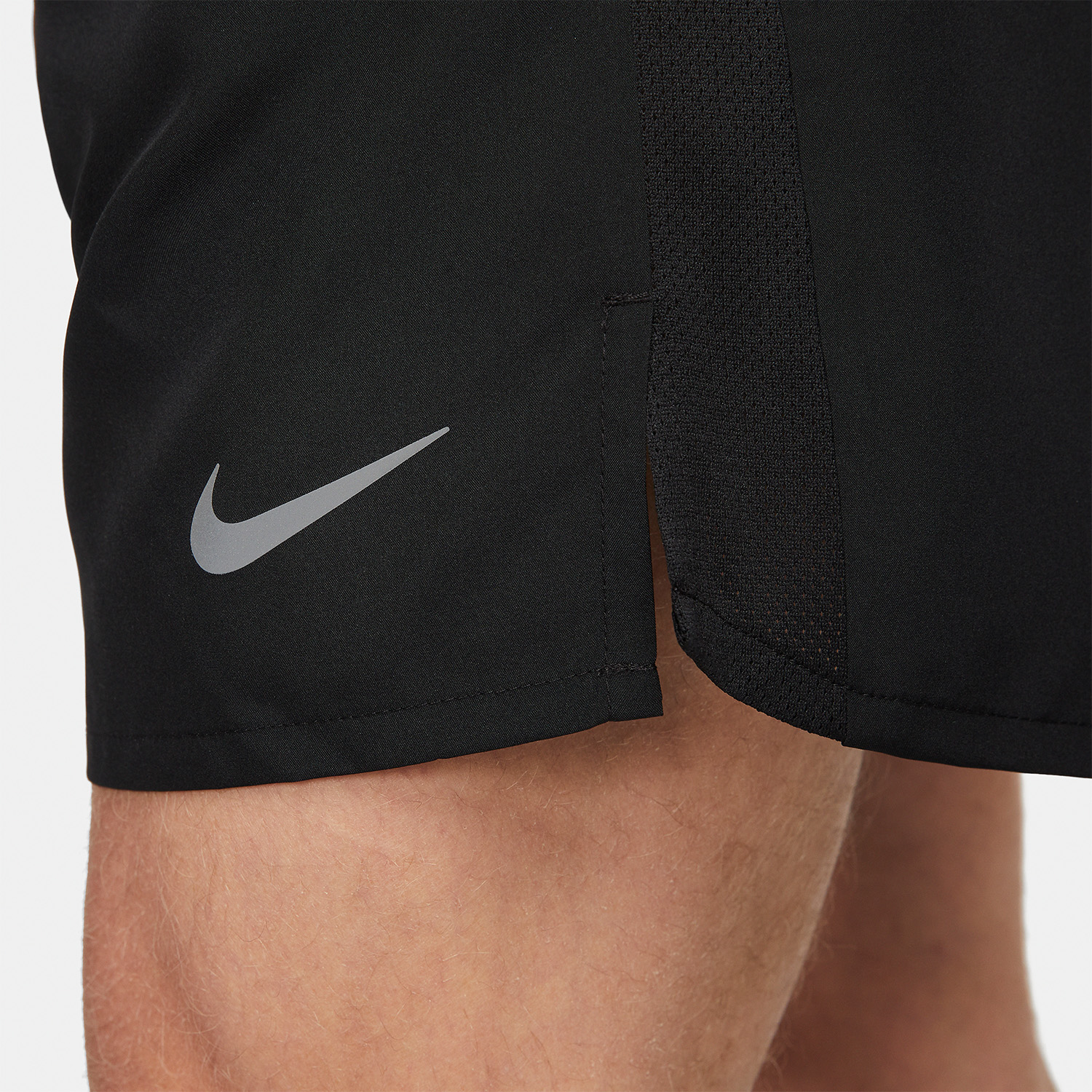Nike Challenger Logo 7in Shorts - Black/Reflective Silver