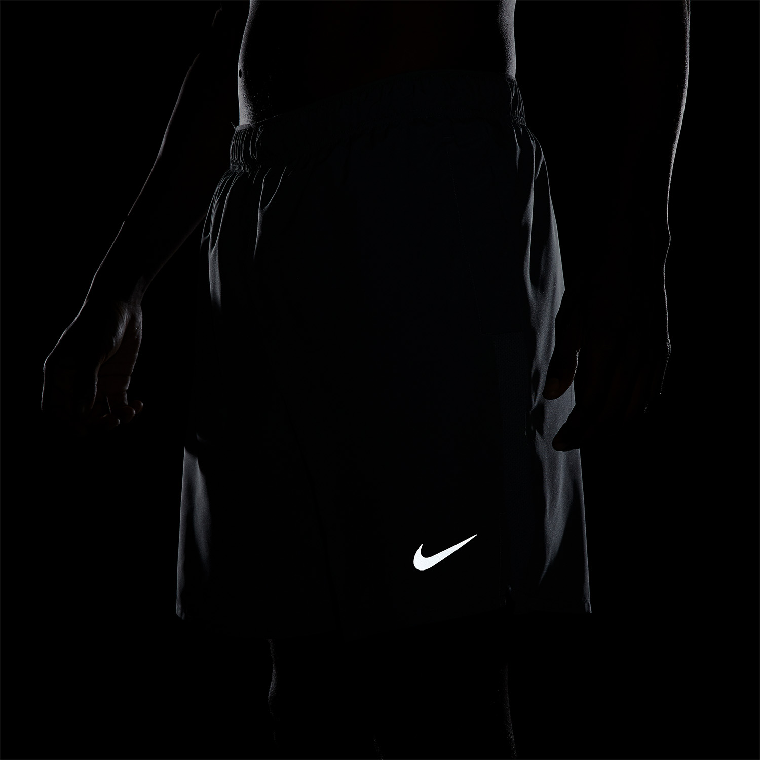 Nike Challenger Logo 7in Shorts - Smoke Grey/Reflective Silver