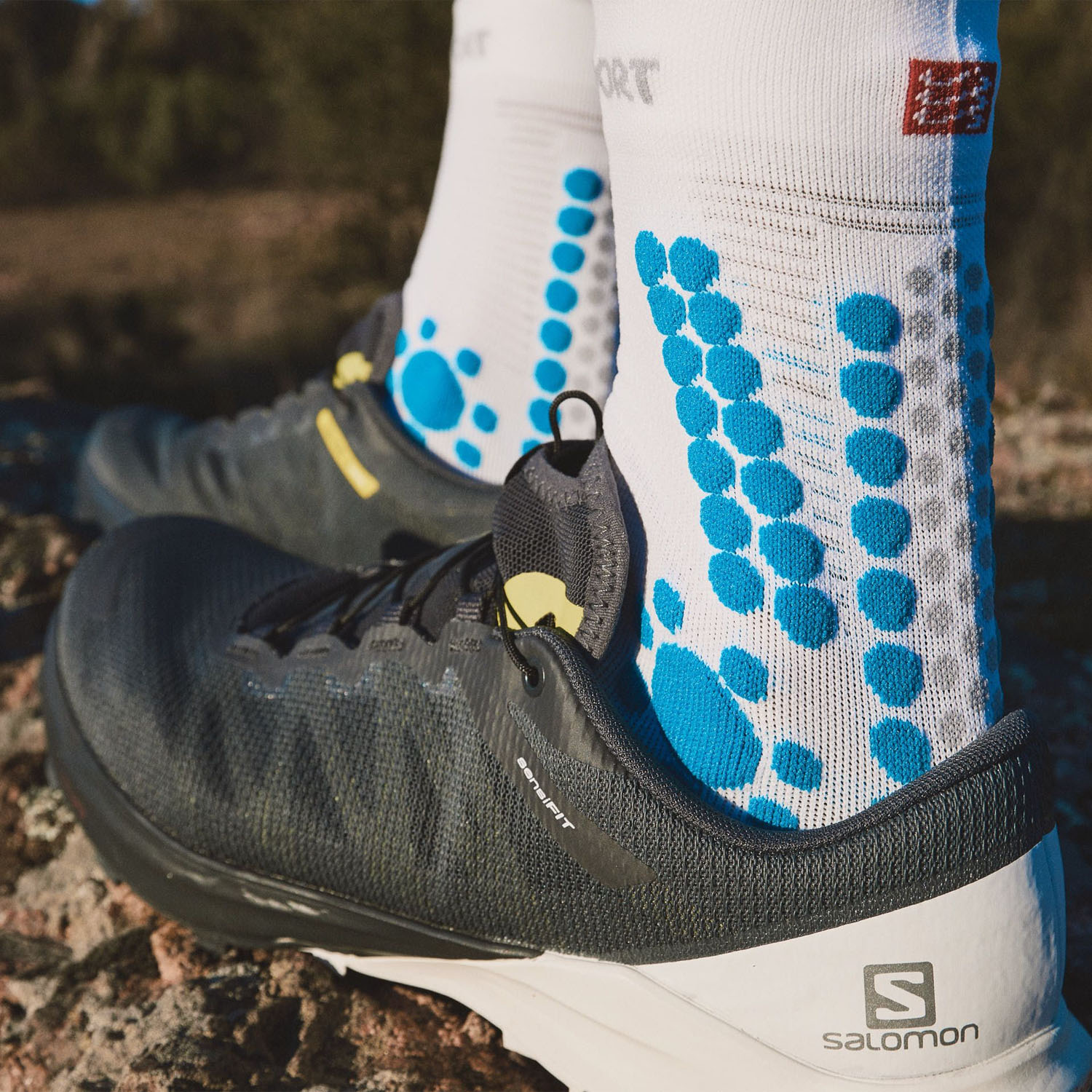 Compressport Pro Racing V4.0 Trail Socks - White/Fjord Blue