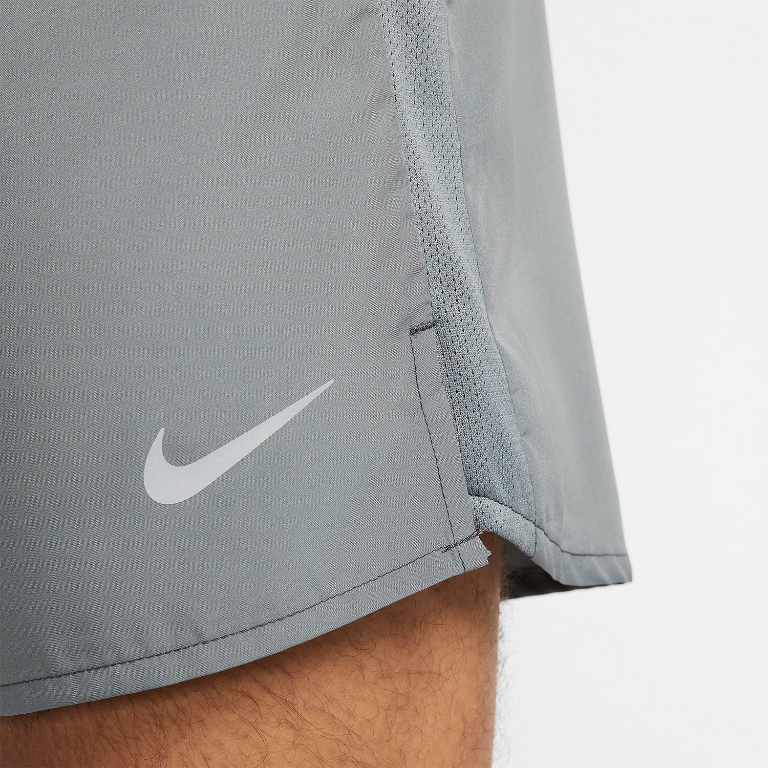 Nike Challenger 7in Pantaloncini - Smoke Grey/Reflective Silver
