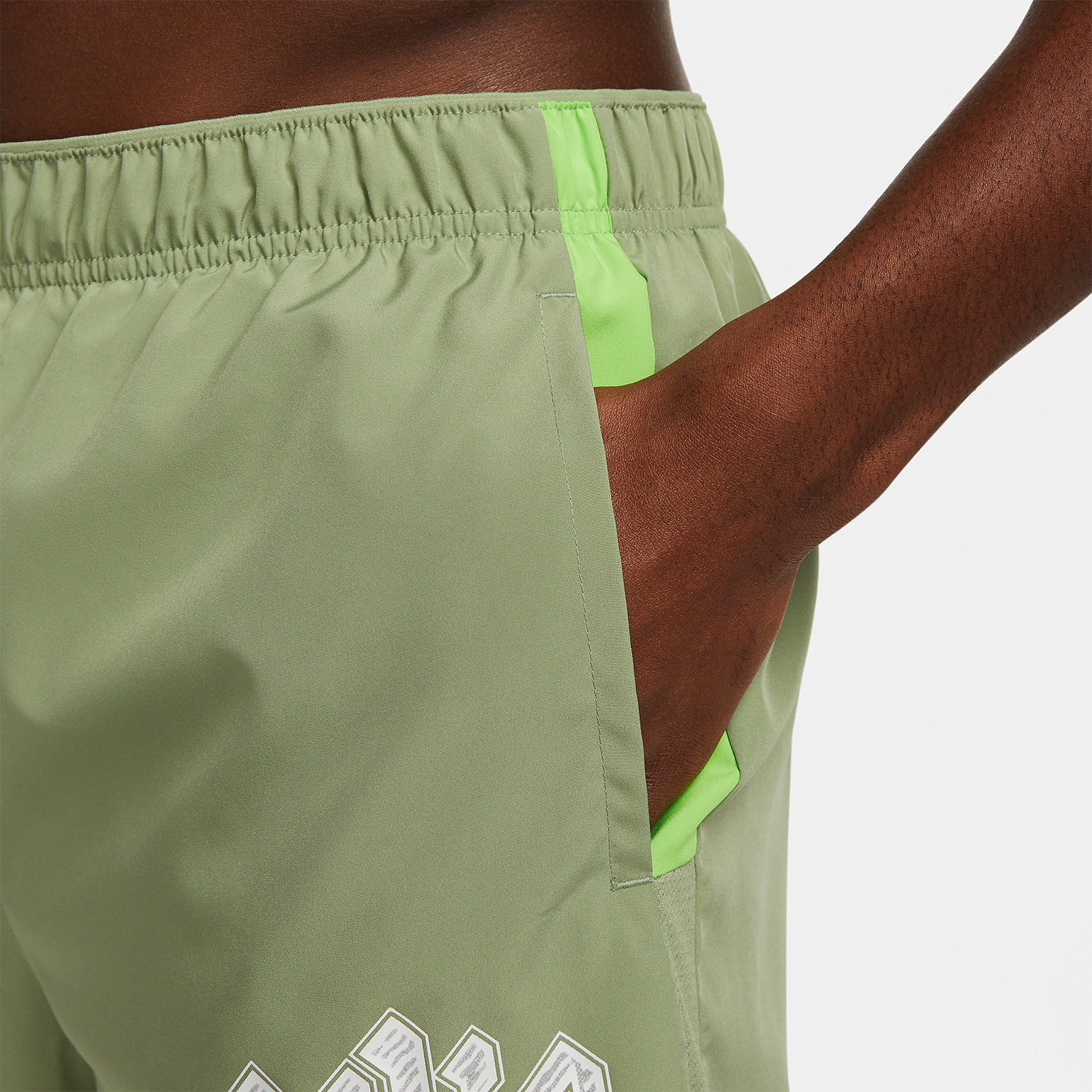 Nike Dri-FIT Run Division Challenger 5in Pantaloncini - Oil Green/Action Green/Reflective Silver