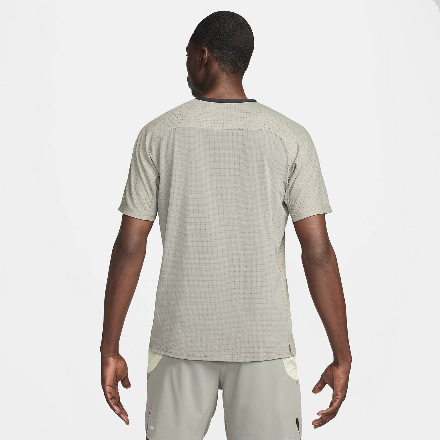 Nike Dri-FIT Solar Chase Men's Trail T-Shirt - Dark Stucco