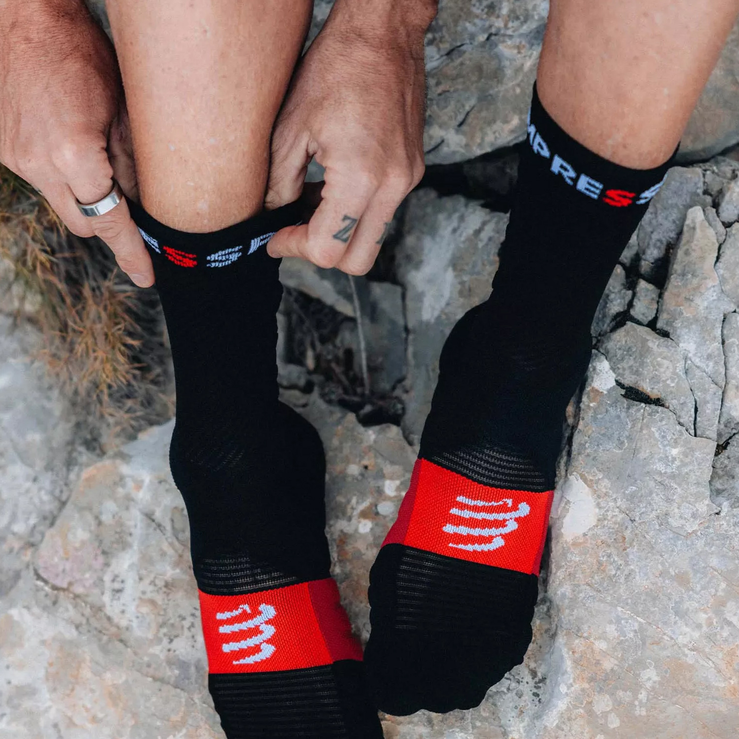 Compressport Ultra Trail V2.0 Calcetines - Black/Red