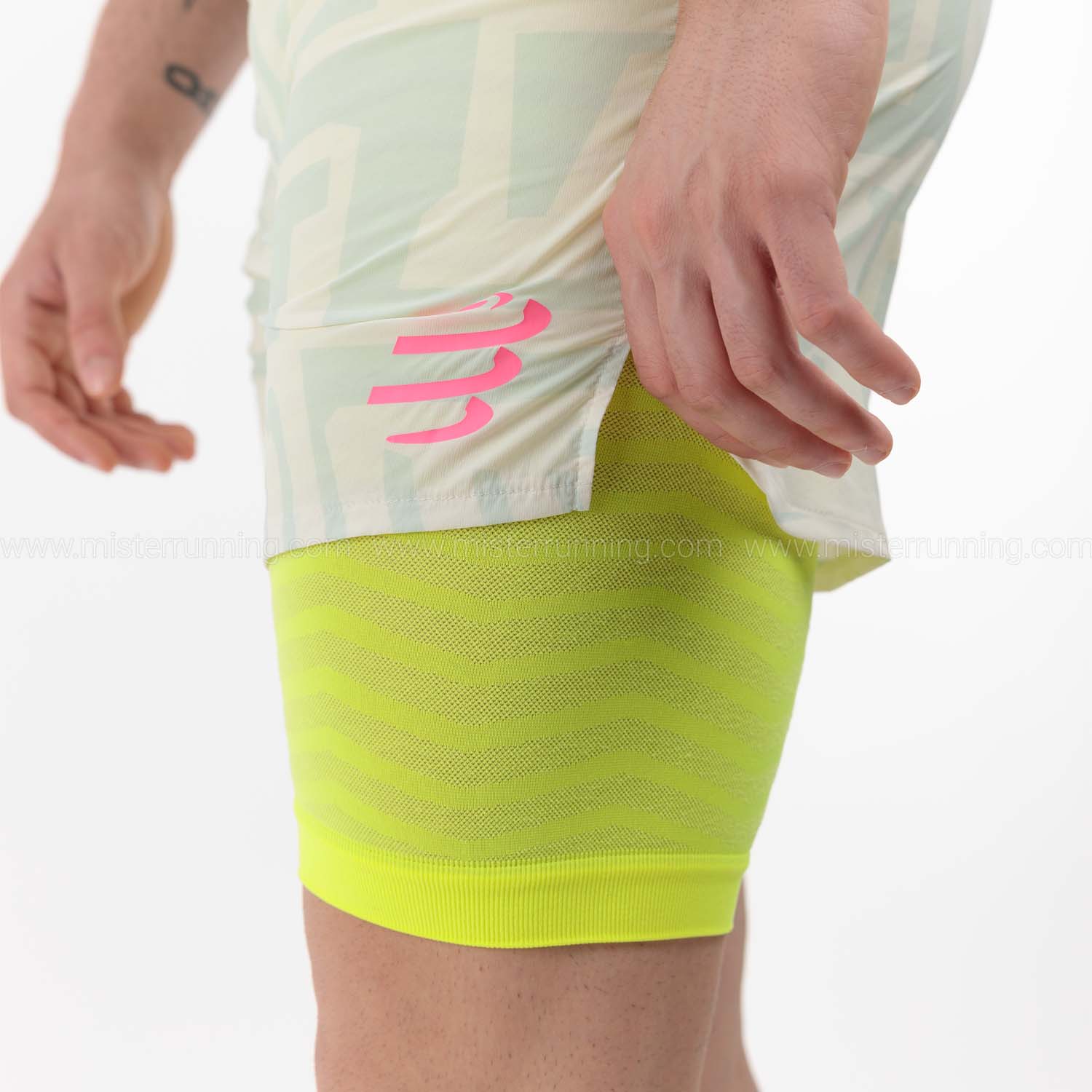 Compressport Trail Racing 2 in 1 6in Shorts - Sugar/Ice Print