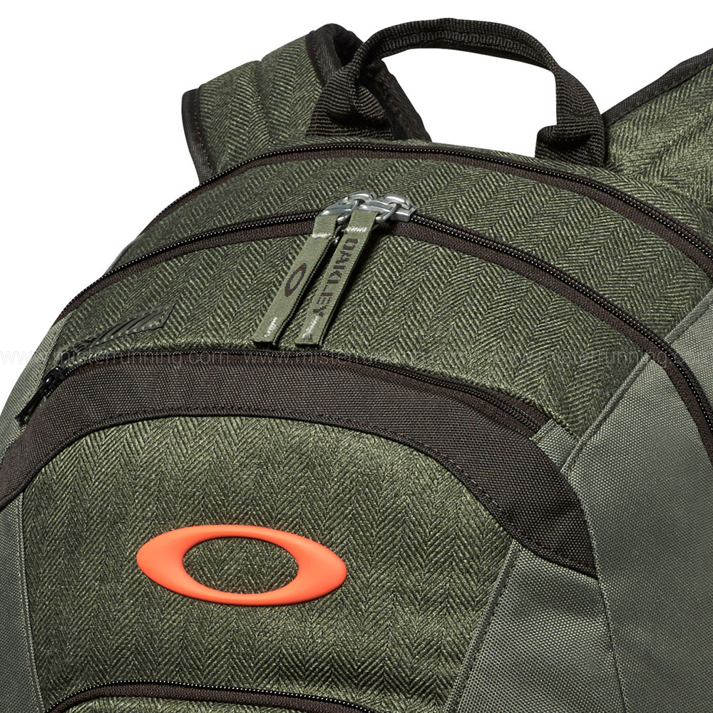 oakley 5 speed backpack