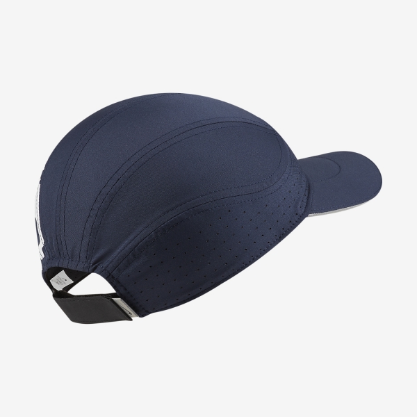 cappello running nike