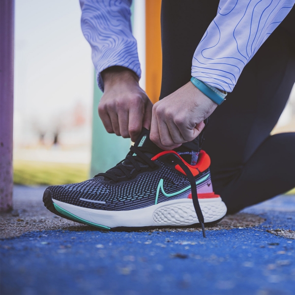 Nike Zoomx Invincible Run Flyknit - Black/Green Glow/Chile Red