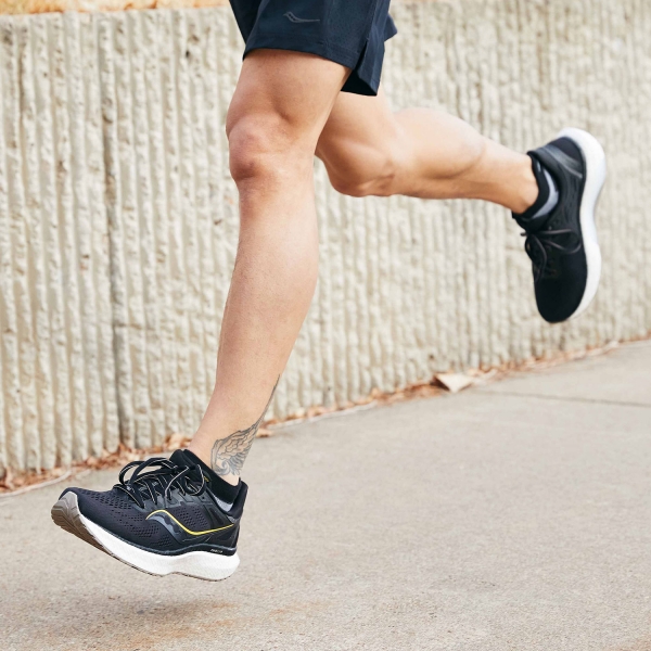 Saucony Hurricane 23 - Black/Vizigold