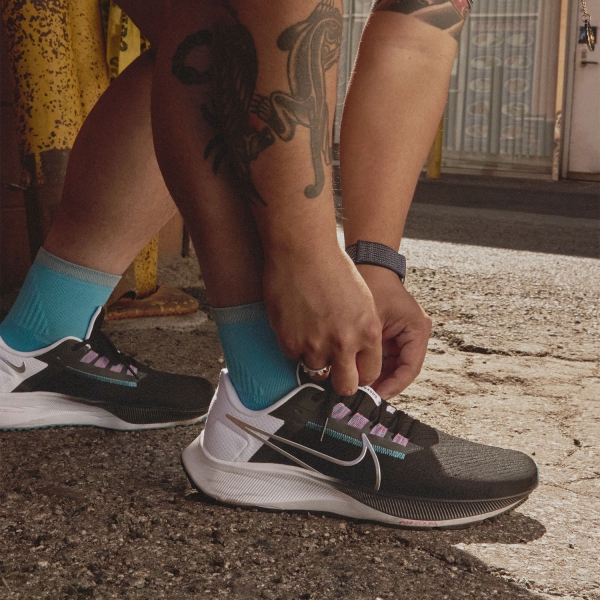 Nike Air Zoom Pegasus 38 - Black/Metallic Silver/White