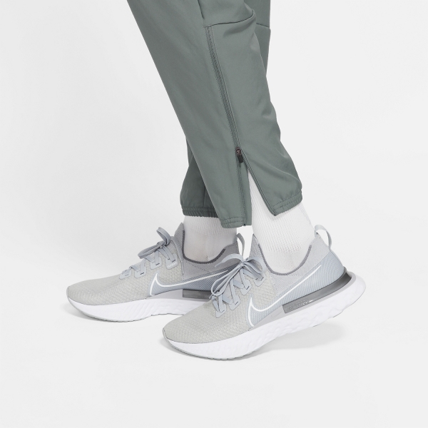 Nike Dri-FIT Challenger Woven Pants - Smoke Grey/Reflective Silver