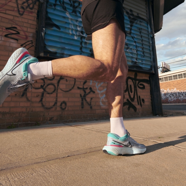 Nike Zoomx Invincible Run Flyknit - Grey Fog/Black/Dynamic Turquoise/Hyper Pink
