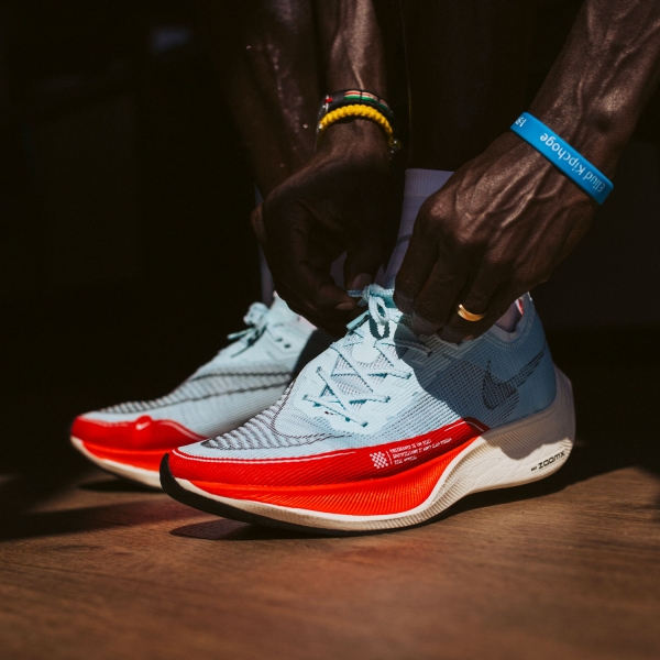 Nike ZoomX Vaporfly Next% 2 - Glacier Blue/Black/Chile Red/Pale Ivory