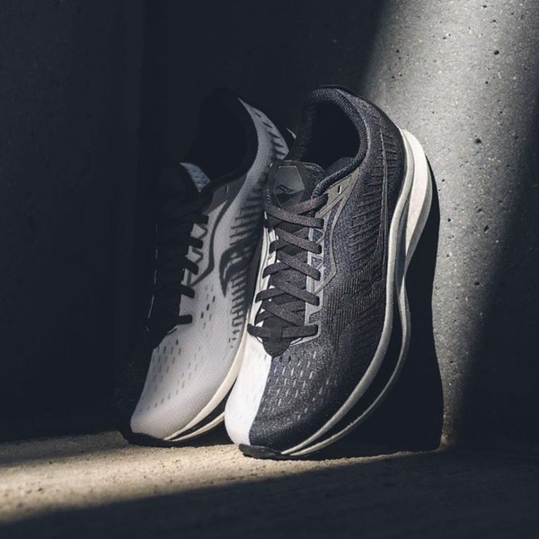 Saucony Endorphin Speed 2 - Black/White