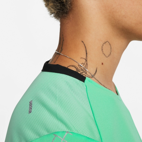 Nike Run Division Rise 365 T-Shirt - Green Glow/Reflective Silver