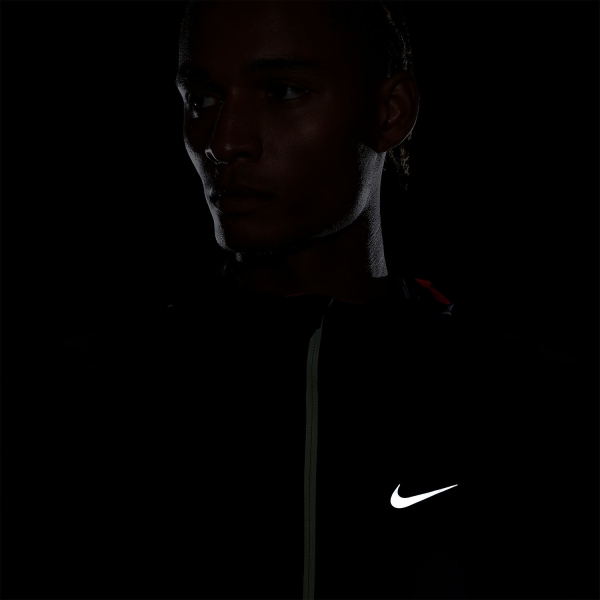 Nike Dri-FIT Miler Swoosh Chaqueta - Black/Bright Crimson/Reflective Silver
