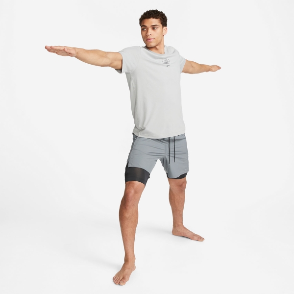 Nike Dri-FIT Unlined Fitness 2 in 1 7in Shorts - Smoke Grey/Dark Smoke Grey