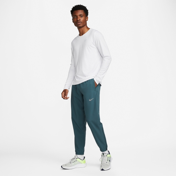 Nike Dri-FIT Challenger Woven Pantaloni - Faded Spruce/Reflective Silver