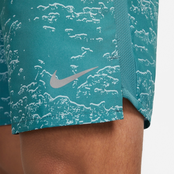 Nike Run Division Challenger 7in Shorts - Mineral Teal/Reflective Silver