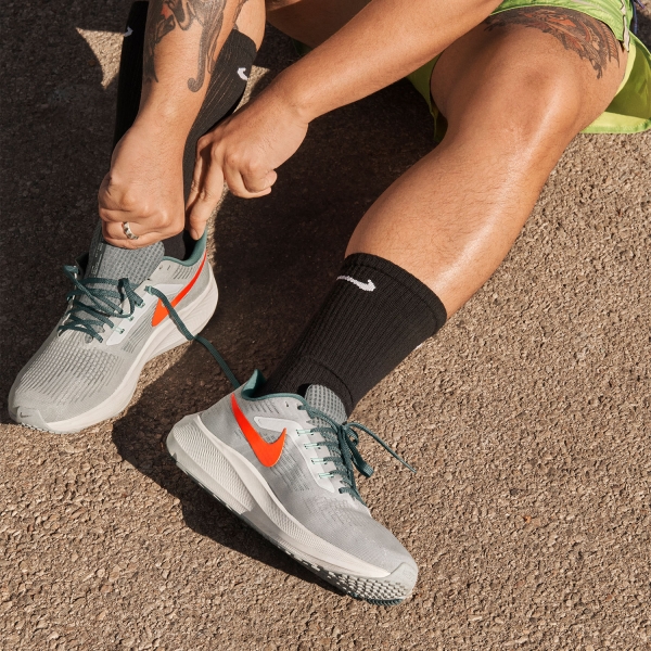 Nike Air Zoom Pegasus 39 Extra Wide - Pure Platinum/Total Orange/Mineral Slate