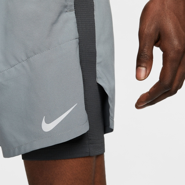Nike Dri-FIT Stride Hybrid 2 in 1 7in Shorts - Smoke Grey/Dark Smoke Grey/Reflective Silver