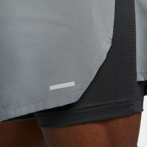 Nike Dri-FIT Stride Hybrid 2 in 1 7in Shorts - Smoke Grey/Dark Smoke Grey/Reflective Silver