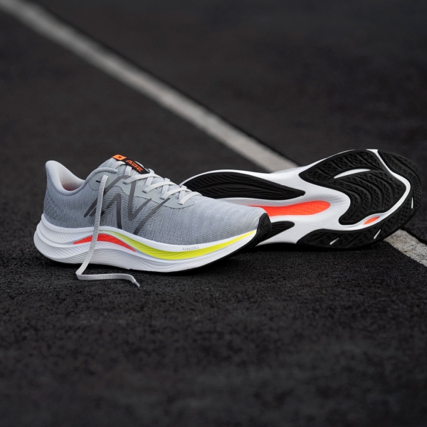 New Balance Fuelcell Propel v4 - Grey