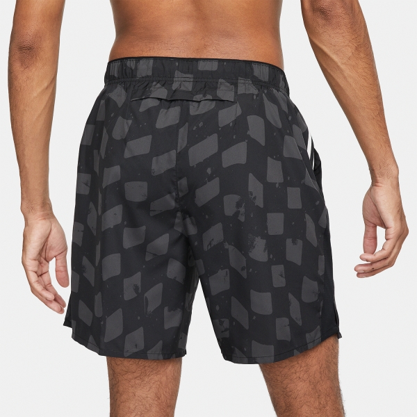 Nike Dri-FIT Challenger Graphic 7in Shorts - Black/Reflective Silver