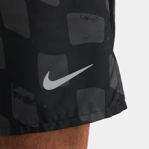 Nike Dri-FIT Challenger Graphic 7in Shorts - Black/Reflective Silver
