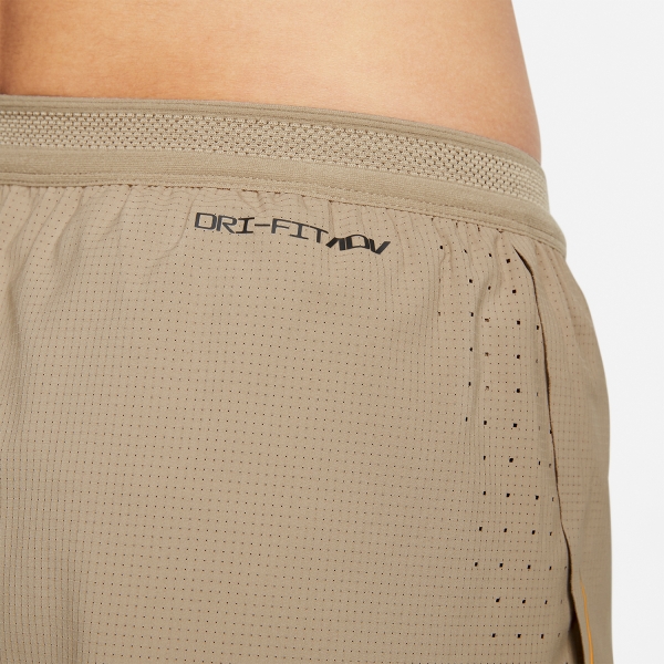 Nike Aeroswift 2in Shorts - Khaki/Laser Orange