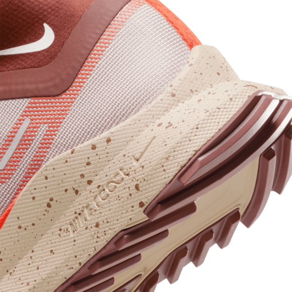 Nike React Pegasus Trail 4 GTX - Diffused Taupe/Picante Red/Dark Pony
