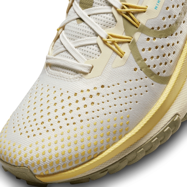 Nike React Pegasus Trail 4 - Phantom/Neutral Olive/Saturn Gold
