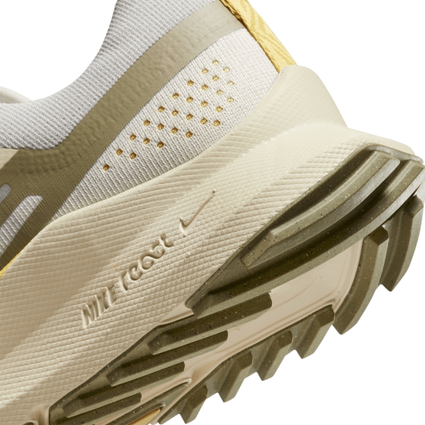 Nike React Pegasus Trail 4 - Phantom/Neutral Olive/Saturn Gold