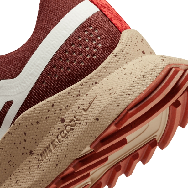 Nike React Pegasus Trail 4 - Dark Pony/Sail/Picante Red/Earth