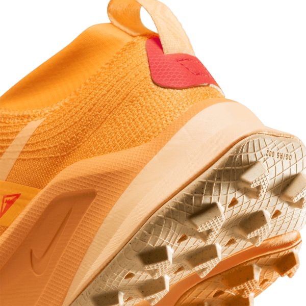 Nike ZoomX Zegama Trail - Sundial/Melon Tint/Safety Orange