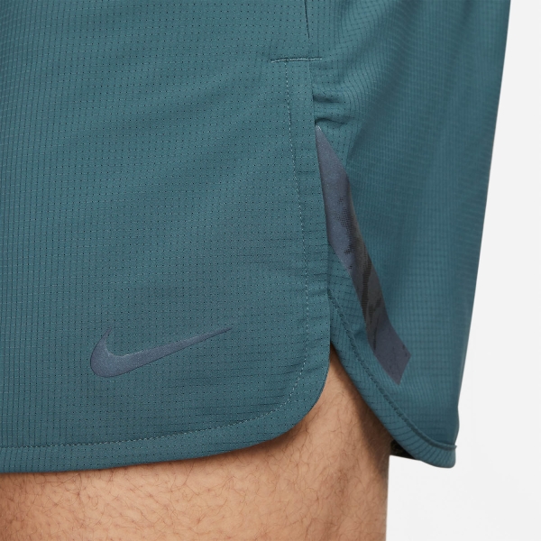 Nike Dri-FIT ADV Run Division 4in Shorts - Faded Spruce/Reflective Black