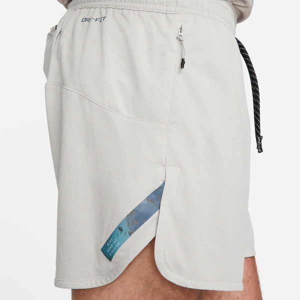 Nike Dri-FIT Run Division Stride 4in Shorts - Light Iron Ore/Reflective Silver