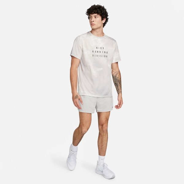 Nike Dri-FIT Run Division Stride 4in Shorts - Light Iron Ore/Reflective Silver