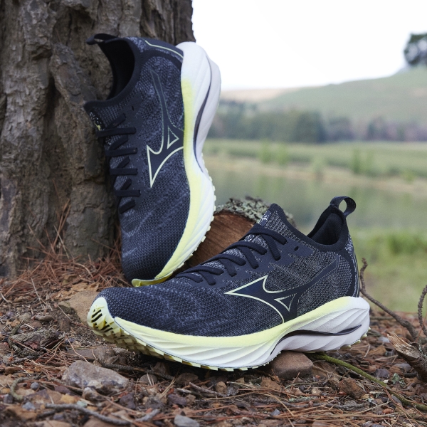 Mizuno Wave Neo Wind - Undyed Black/Luminous