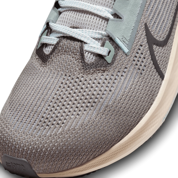 Nike Air Zoom Pegasus 40 Premium - Light Iron Ore/Black/Flat Pewter/Mica Green