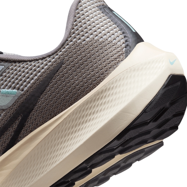 Nike Air Zoom Pegasus 40 Premium - Light Iron Ore/Black/Flat Pewter/Mica Green
