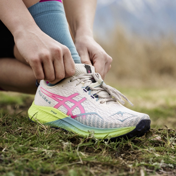 Asics Fuji Lite 4 - Birch/Hot Pink
