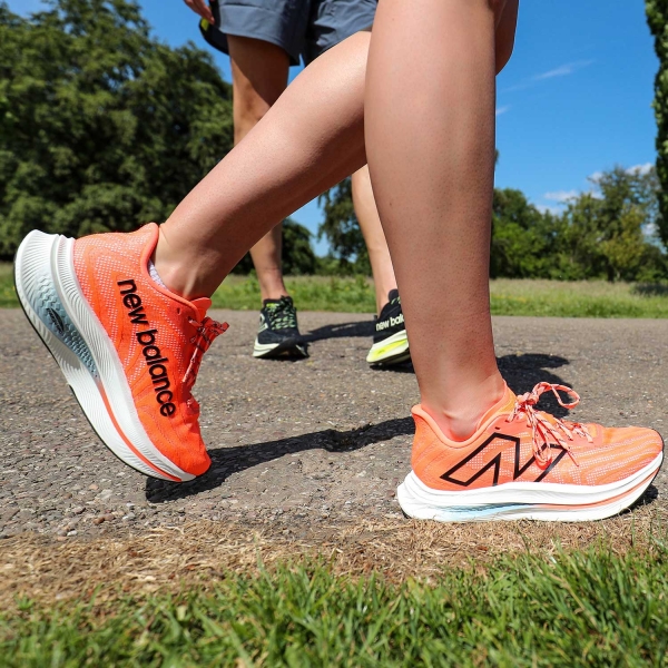 New Balance FuelCell Supercomp Trainer v2 - Neon Dragonfly