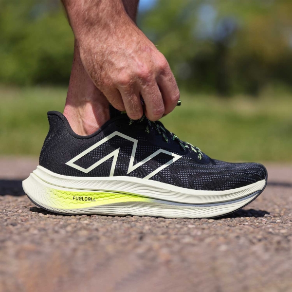 New Balance FuelCell Supercomp Trainer v2 - Black/Thirty Watt