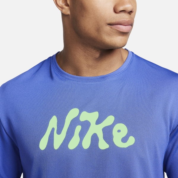 Nike Dri-FIT UV Miler Studio 72 Maglietta - Diffused Blue/Lime Blast