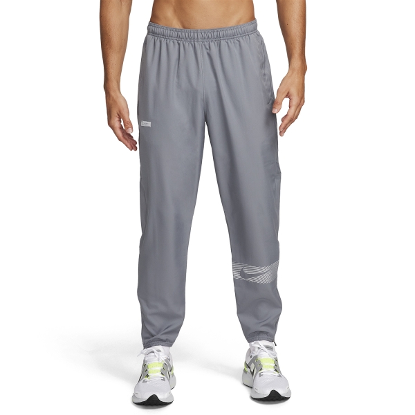 Pantaloni e Tights Running Uomo Nike Challenger Flash Pantaloni  Smoke Grey/Reflective Silver FB8560084