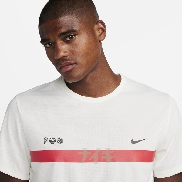 Nike Dri-FIT UV Miler Ekiden Camiseta - Sail/Track Red/Hyper Pink/Medium Ash