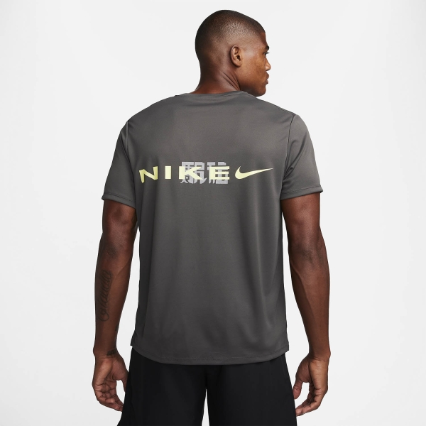 Nike Dri-FIT UV Miler Ekiden T-Shirt - Medium Ash/Luminous Green/Light Bone